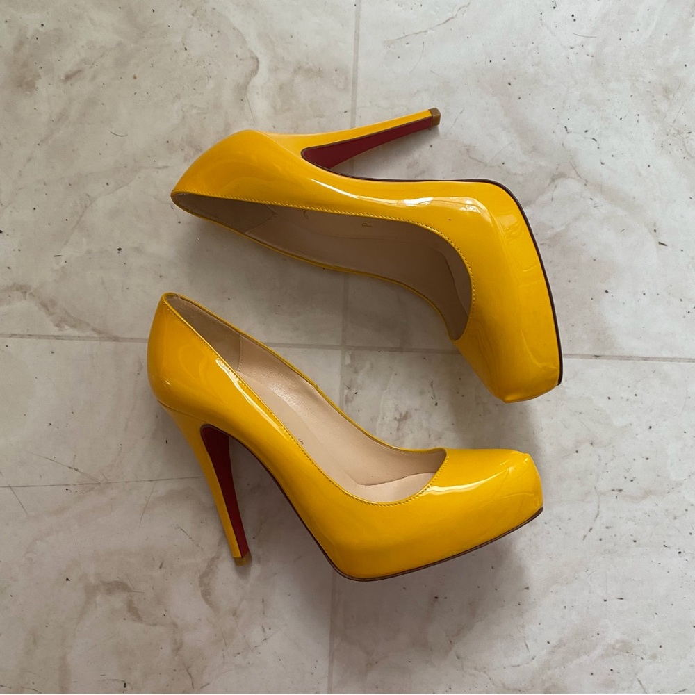 $795 NWOT Christian Louboutin Rolando 120 Yellow Patent Leather Pumps Heels 6/36